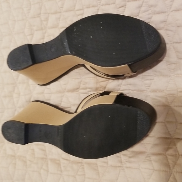 CHANEL SHOES - Picture 7 of 9